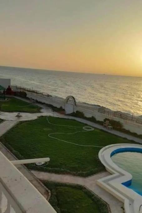 Panorama Apartment With A Charming Sea And Swimming Pool View Near Alexandria With Free Wifi شقة باطلالة ساحرة على البحر وحمام السباحة Exterior foto